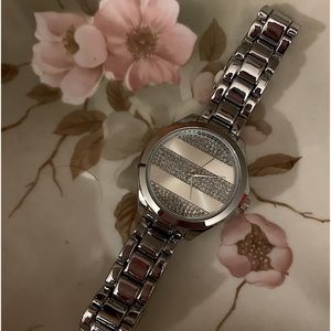Pretty Silver Watch. Never worn. Perfect condition